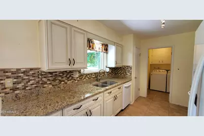 13606 N Redwood Drive, Sun City, AZ 85351 - Photo 12