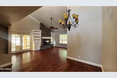 211 E Tremaine Avenue, Gilbert, AZ 85234 - Photo 10