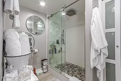 2323 N Central Avenue #1702, Phoenix, AZ 85004 - Photo 14