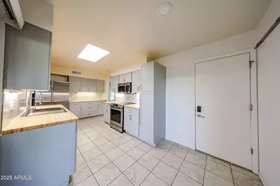 10410 W Saratoga Circle, Sun City, AZ 85351 - Photo 30