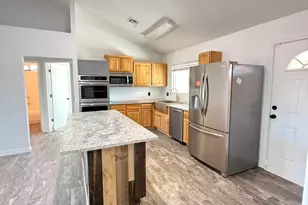 8633 W Wethersfield Rd, Peoria, AZ 85381 - Photo 8