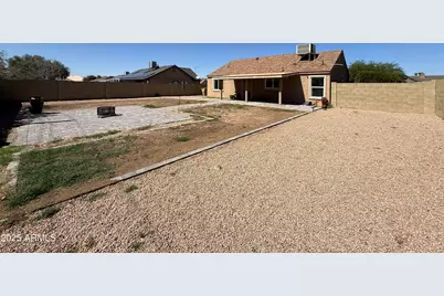 8633 W Wethersfield Road, Peoria, AZ 85381 - Photo 16