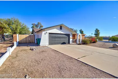 8580 W Mission Hills Drive, Arizona City, AZ 85123 - Photo 2