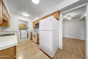 10246 W Palmeras Dr, Sun City, AZ 85373 - Photo 12