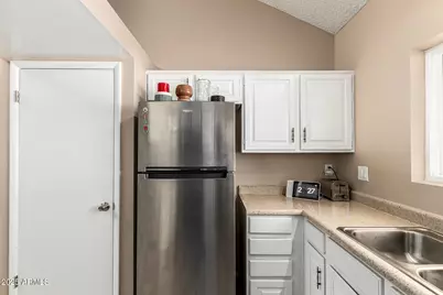 6215 N 21st Drive, Phoenix, AZ 85015 - Photo 10