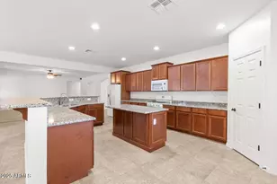 18306 W Beck Ln, Surprise, AZ 85388 - Photo 16