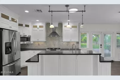 3229 E Clarendon Avenue E, Phoenix, AZ 85018 - Photo 4