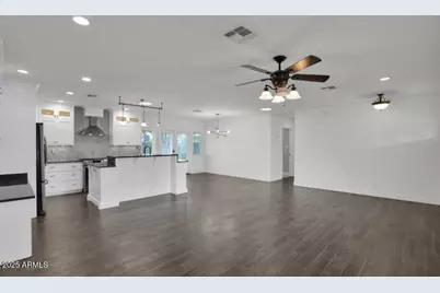 3229 E Clarendon Avenue E, Phoenix, AZ 85018 - Photo 6