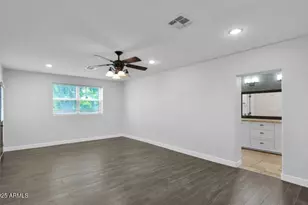 3229 E Clarendon Ave E, Phoenix, AZ 85018 - Photo 8