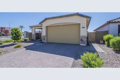 15551 W Kendall Street, Goodyear, AZ 85338 - Photo 4