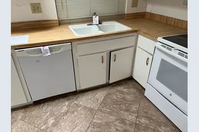 10889 W Santa Fe Drive, Sun City, AZ 85351 - Photo 6