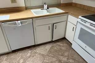 10889 W Santa Fe Dr, Sun City, AZ 85351 - Photo 6