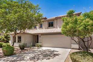 2746 E Fawn Dr, Phoenix, AZ 85042 - Photo 2