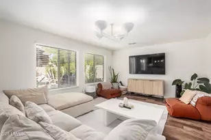 2746 E Fawn Dr, Phoenix, AZ 85042 - Photo 6