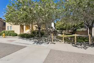 4654 E Tierra Buena Ln, Phoenix, AZ 85032 - Photo 2
