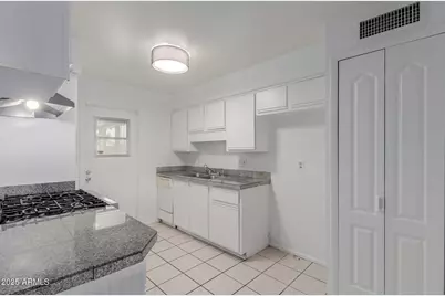 919 W Parkway Boulevard, Tempe, AZ 85281 - Photo 20