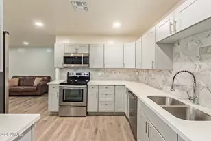 231 W Desert Dr, Phoenix, AZ 85041 - Photo 8