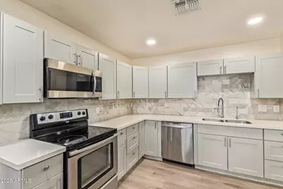 231 W Desert Drive, Phoenix, AZ 85041 - Photo 10