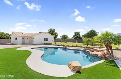 18047 E Vencino Street, Gilbert, AZ 85298 - Photo 2