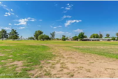11054 N Coggins Drive, Sun City, AZ 85351 - Photo 28