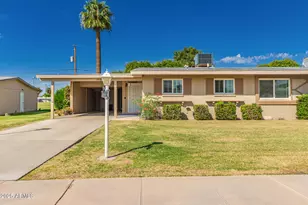 11054 N Coggins Dr, Sun City, AZ 85351 - Photo 1