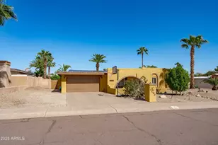 2440 E Yucca St, Phoenix, AZ 85028 - Photo 2