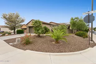 12958 W Fossil Dr, Peoria, AZ 85383 - Photo 2