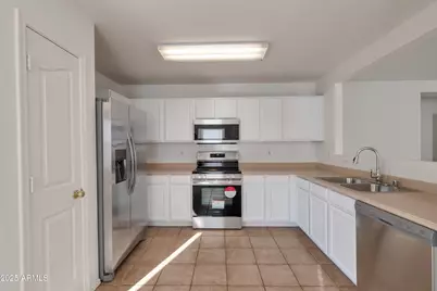 15717 W Watson Lane, Surprise, AZ 85379 - Photo 14