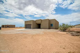 27540 N 255th Ln, Wittmann, AZ 85361 - Photo 2
