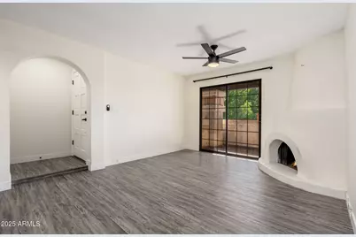 7557 N Dreamy Draw Drive #219, Phoenix, AZ 85020 - Photo 2