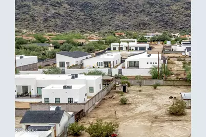 2237 E Desert Lane, Phoenix, AZ 85042 - Photo 4