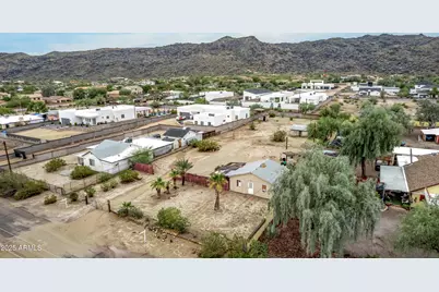 2241 E Desert Lane, Phoenix, AZ 85042 - Photo 6