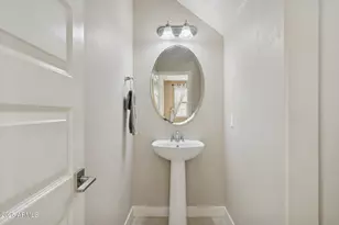 2269 S Osborn Ln, Gilbert, AZ 85295 - Photo 30