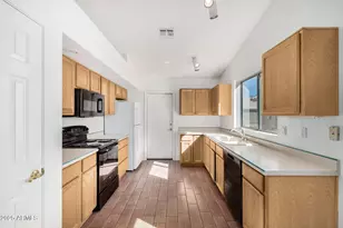 11557 W Badger Ct, Surprise, AZ 85378 - Photo 6