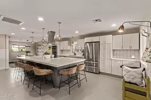 3834 E Shaw Butte Dr, Phoenix, AZ 85028 - Photo 1
