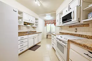 11078 W Coggins Dr, Sun City, AZ 85351 - Photo 4