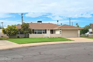 2704 S Terrace Rd, Tempe, AZ 85282 - Photo 1