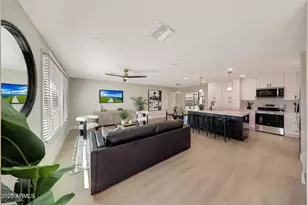 3116 W Gelding Dr, Phoenix, AZ 85053 - Photo 2