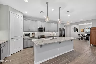 10218 W Piccadilly Road, Avondale, AZ 85392 - Photo 2