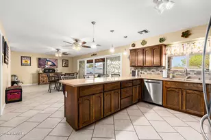 11138 W Hatcher Rd, Sun City, AZ 85351 - Photo 20