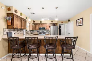 11138 W Hatcher Rd, Sun City, AZ 85351 - Photo 18