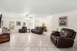 11138 W Hatcher Rd, Sun City, AZ 85351 - Photo 12