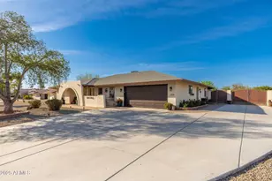 11138 W Hatcher Rd, Sun City, AZ 85351 - Photo 4