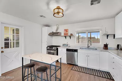 2434 N 37th Way, Phoenix, AZ 85008 - Photo 8