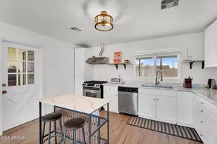 2434 N 37th Wy, Phoenix, AZ 85008 - Photo 8