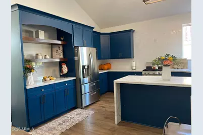 6815 S 33rd Avenue, Phoenix, AZ 85041 - Photo 2