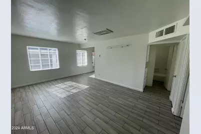 7210 N 55th Drive, Glendale, AZ 85301 - Photo 8