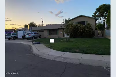 8742 E Berridge Lane, Scottsdale, AZ 85250 - Photo 2