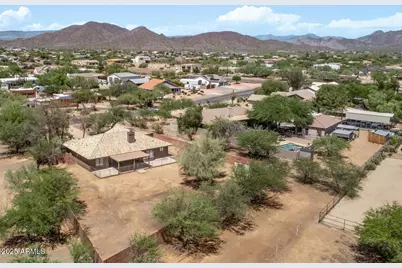 501 E Desert Hills Estate Drive, Phoenix, AZ 85086 - Photo 1