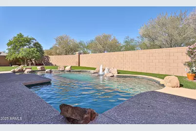 16534 W Calle Lejos Street, Surprise, AZ 85387 - Photo 2